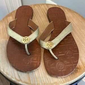 Tori Burch Gold Leather Flip Flop. Size 10.